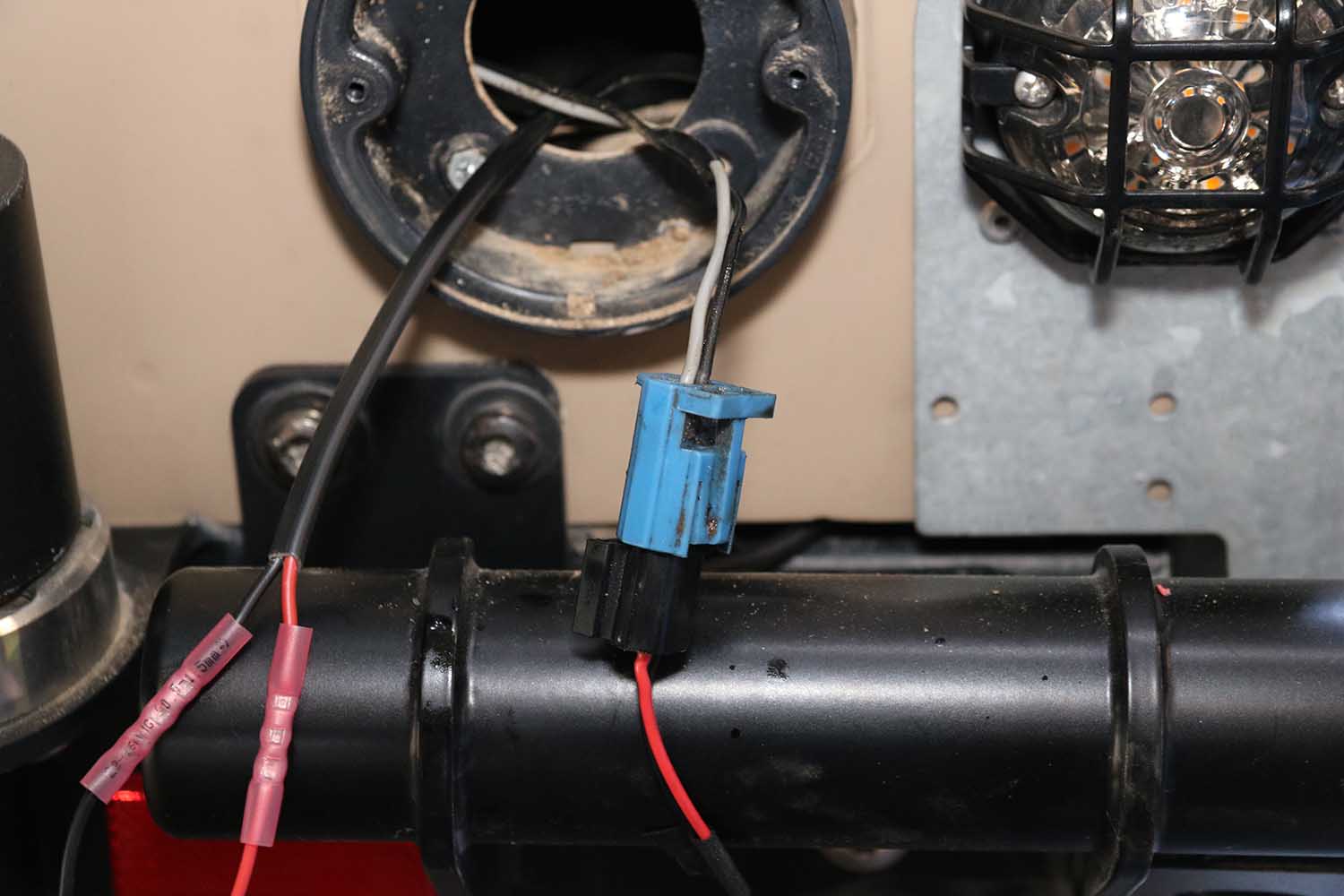 Connection cable for reversing lights on Land Rover Defender (from 1998)