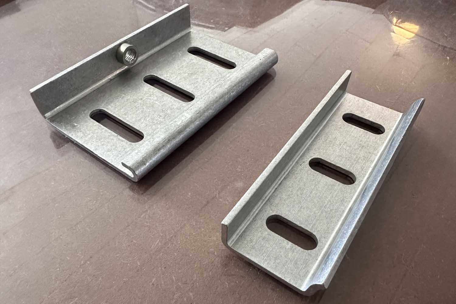 Universelle Halterung für Aluboxen groß, für Eezi-Awn-Trägersysteme