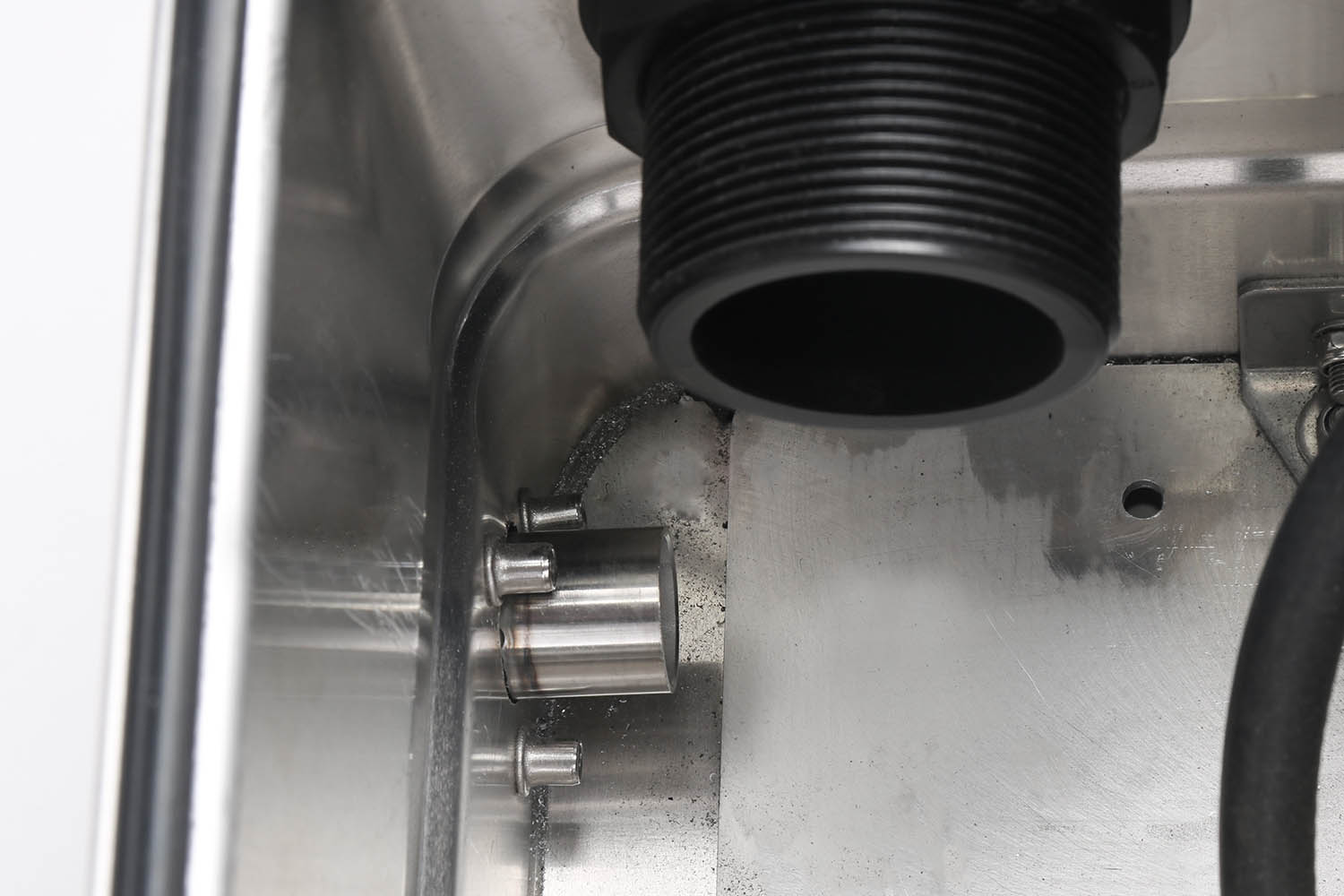 Bordwanddurchführung mit einer Länge von 85 mm