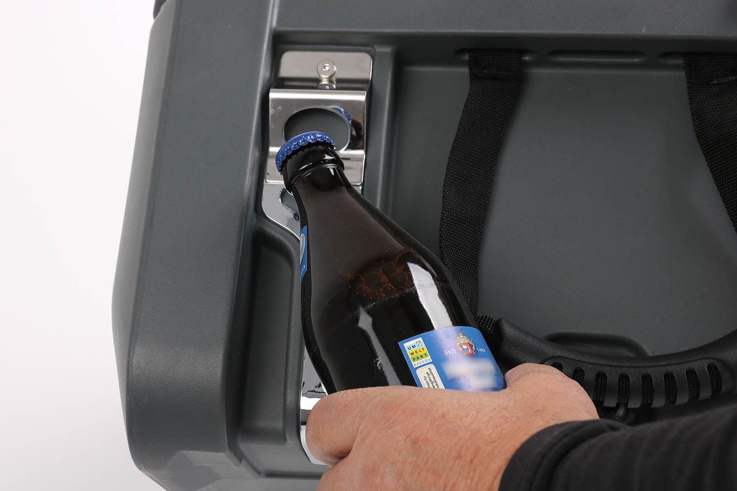 Transportbox, Detailaufnahme Flaschenöffner
