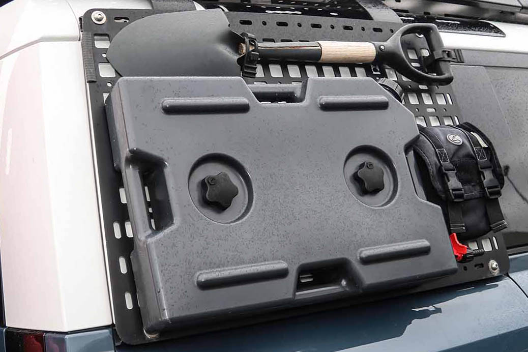 Example of use: MOLLE panel, New Defender, rear