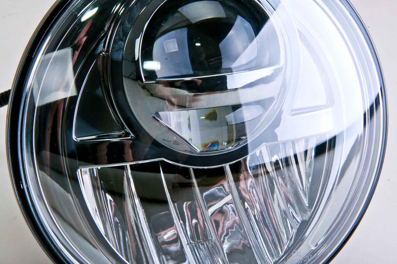 Bi-LED Hauptscheinwerfer mit Abblend- Fern- und Positionslicht