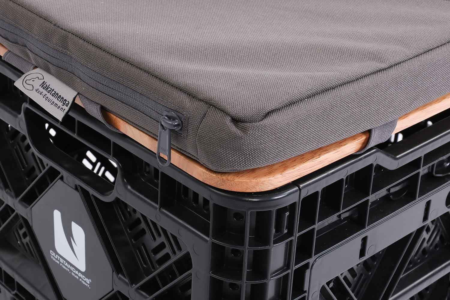 Seat cover with zip, foam inside