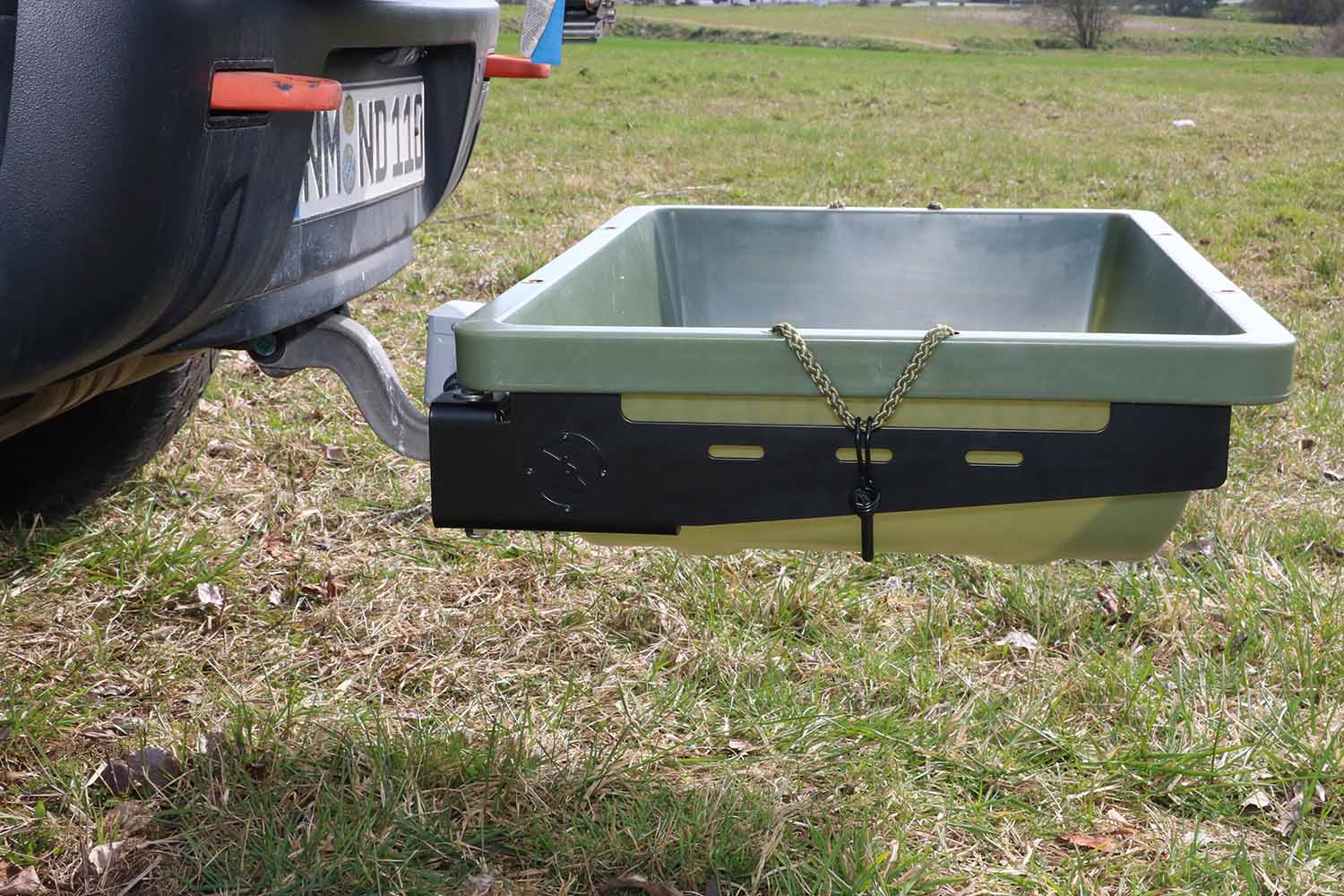 Bracket for securing a game trap