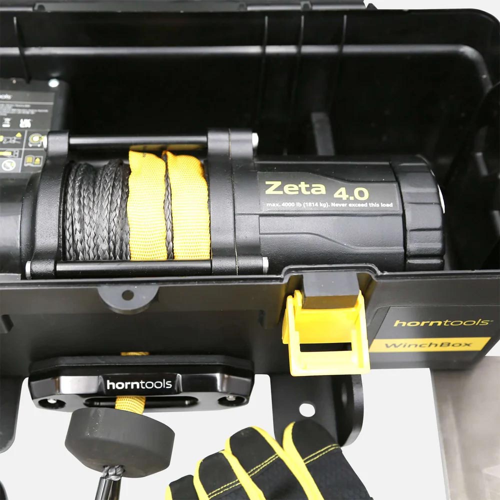 Cable winch in transportable box by horntools