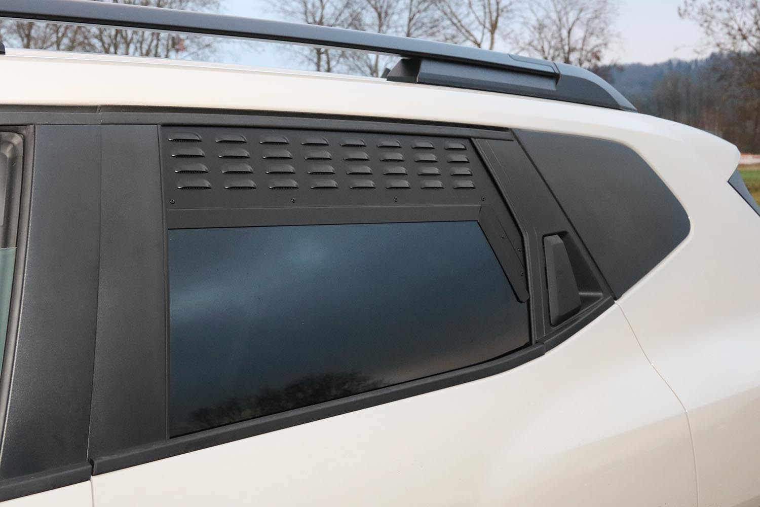 Lüftungsblech, hintere Seitenfenster Dacia Duster Gen. 3