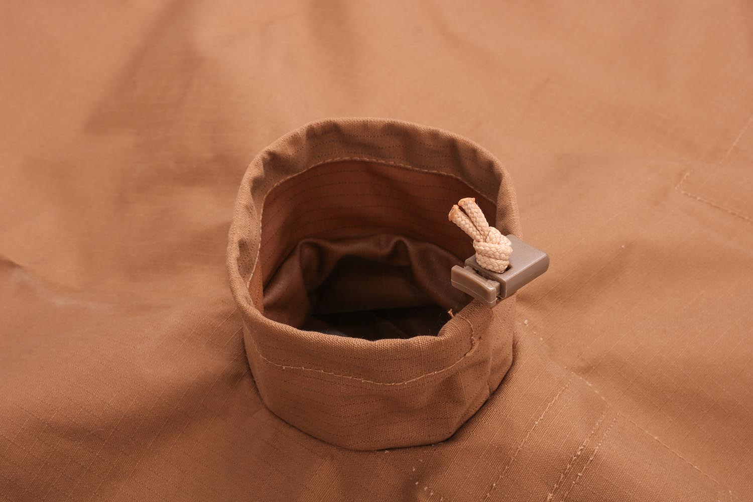 Detailaufnahme, Universal-Warmluftanschluss