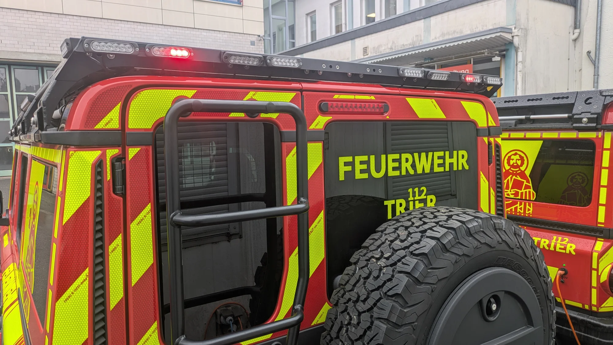 Ineos-Grenadier-Cargobear-Dachtraeger-Feuerwehr-Trier-4