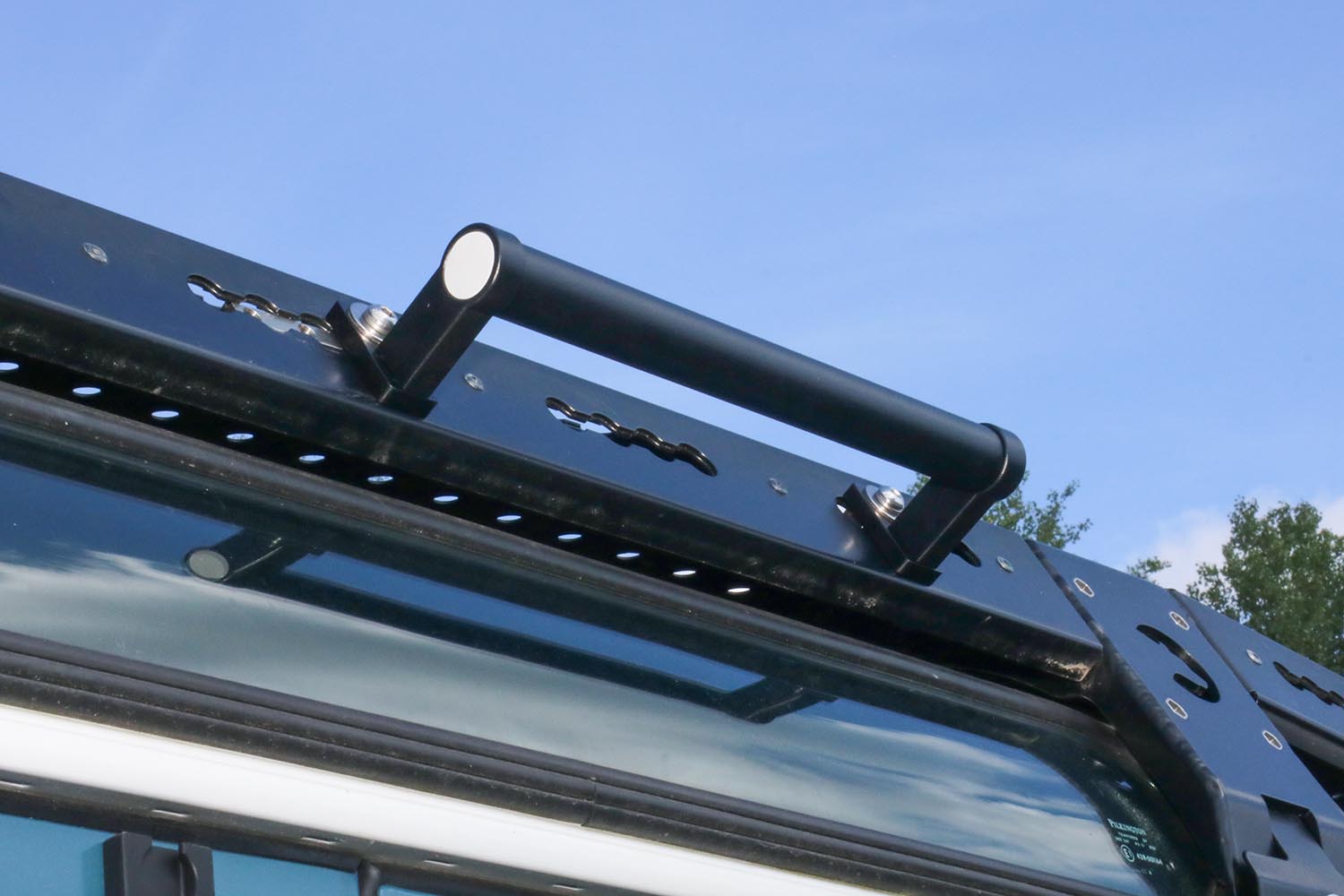 Griff mit Adapterplatten montiert am CargoBear