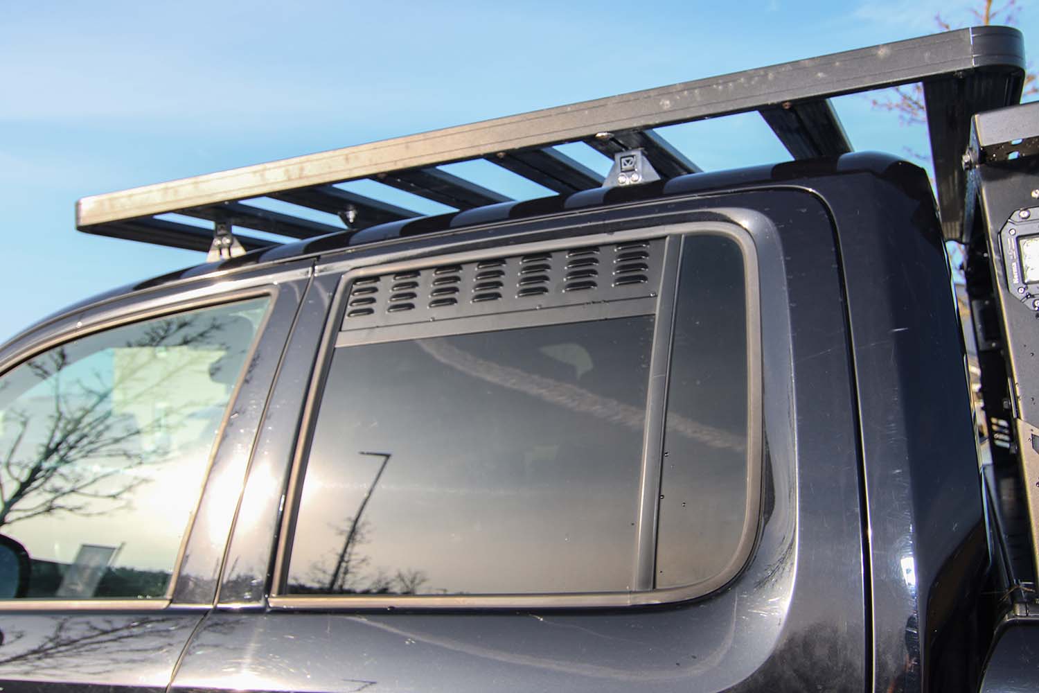 Lüfungsblech für VW Amarok, hintere Seitenfenster