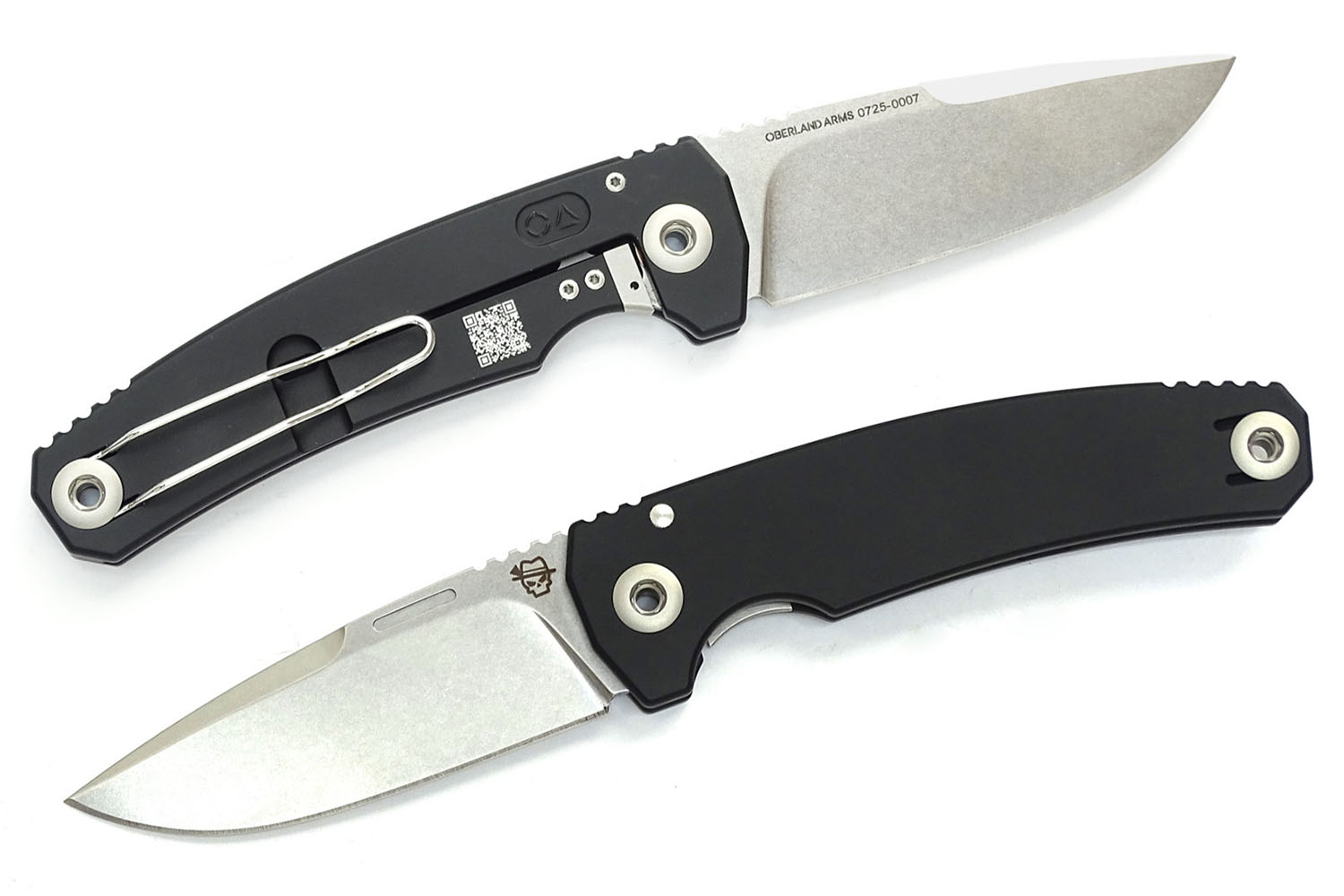 Two-handed knife with 9.5cm long blade, green or black