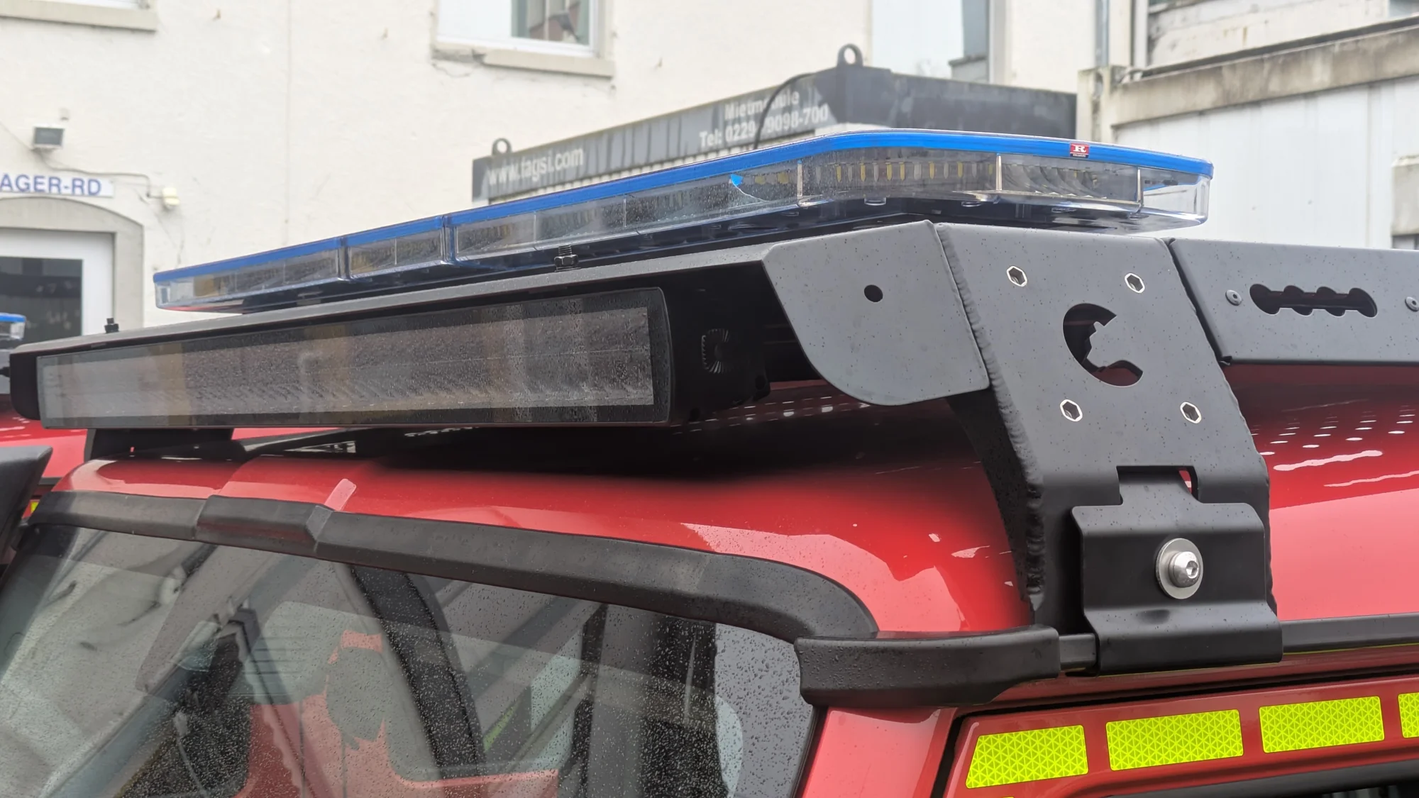 Ineos-Grenadier-Cargobear-Dachtraeger-Feuerwehr-Trier-9