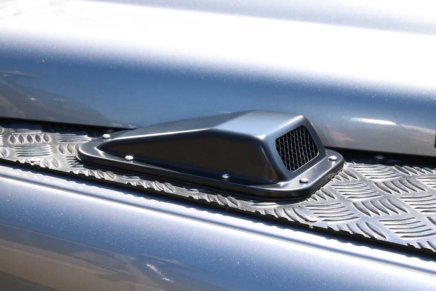 rechte Seite, Lufthutze Defender