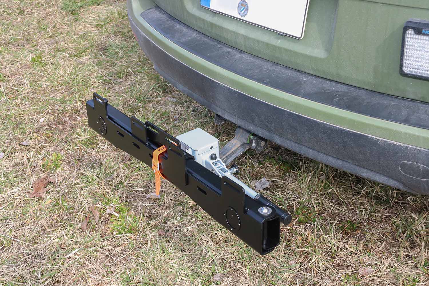 Mounting bracket for container