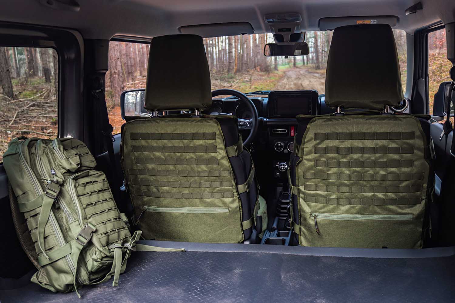 Rückansicht, Sitzbezug oliv, am Fahrzeug Jimny 2