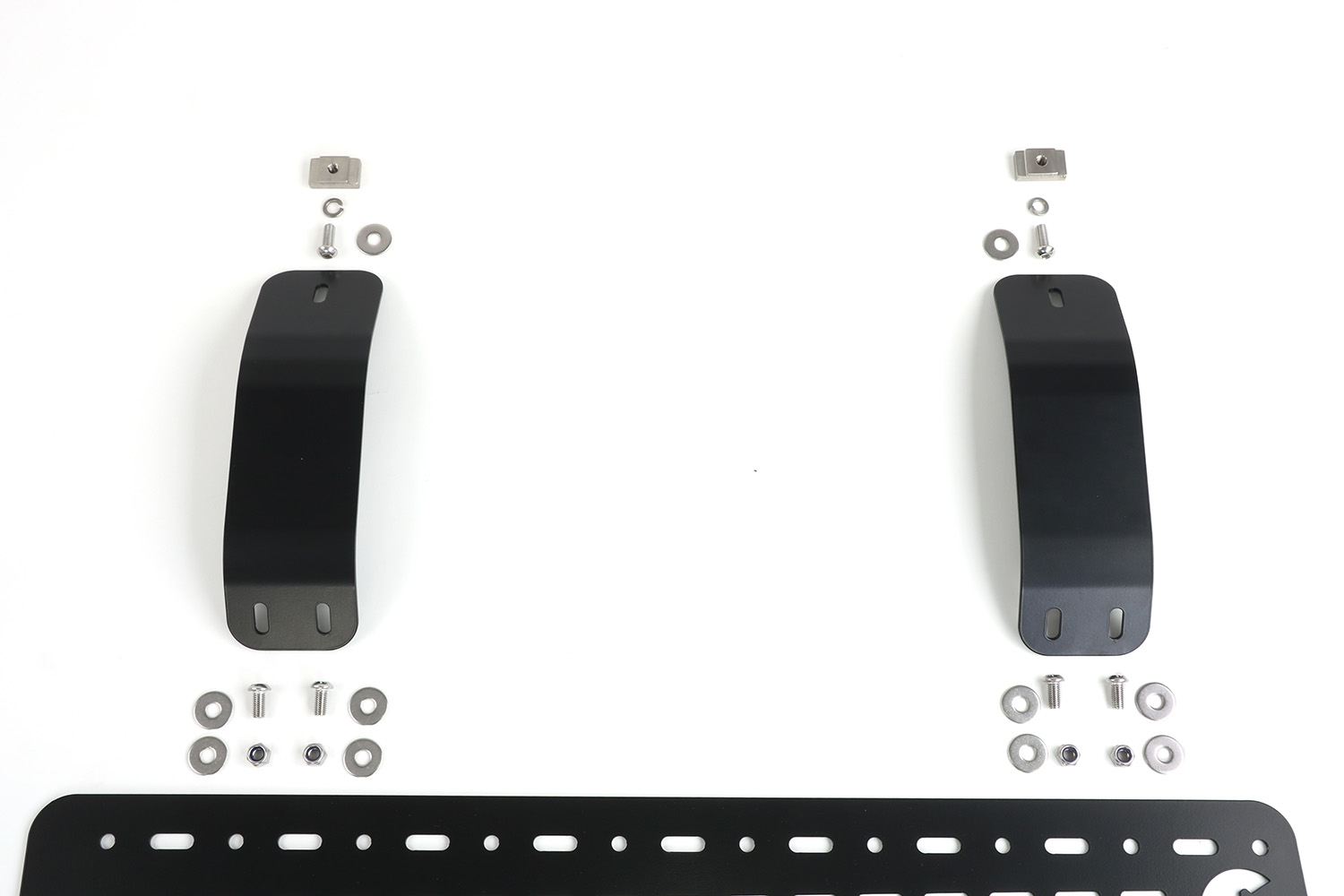 Close-up of the kit for mounting on the roof rails