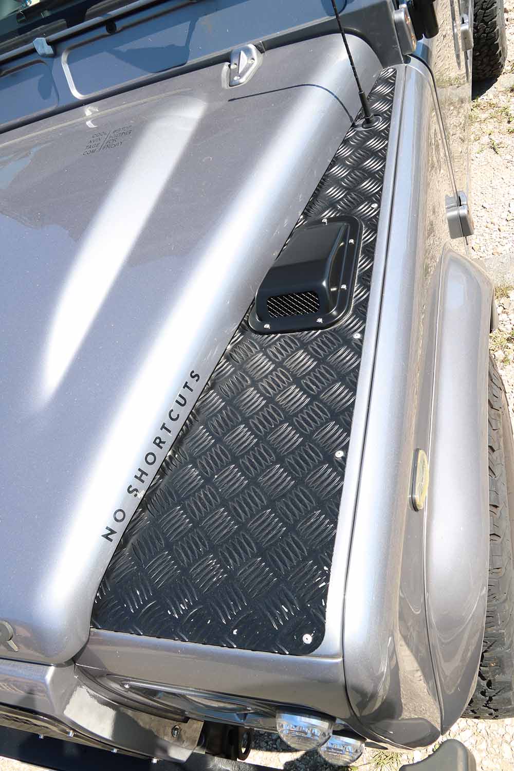 Application example air scoop for Land Rover Defender