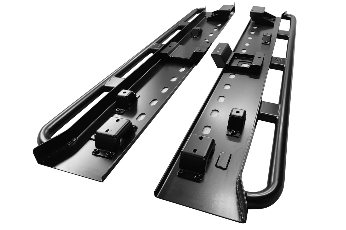 Powder-coated side steps for New Defender 110 or 130