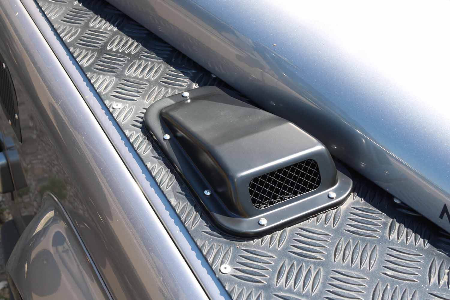 Lufthutze, aus Stahl, schwarz, rechte Seite, Defener