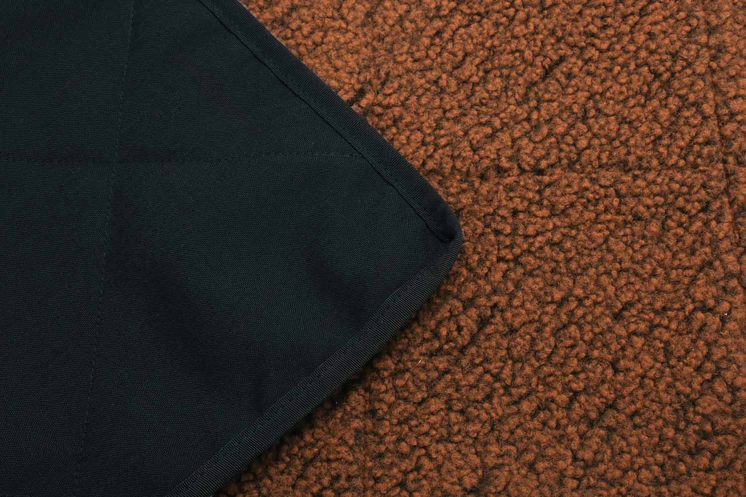 Hundematte, Vorderseite Teddy-Stoff, Rückseite Nylon PU-beschichtet