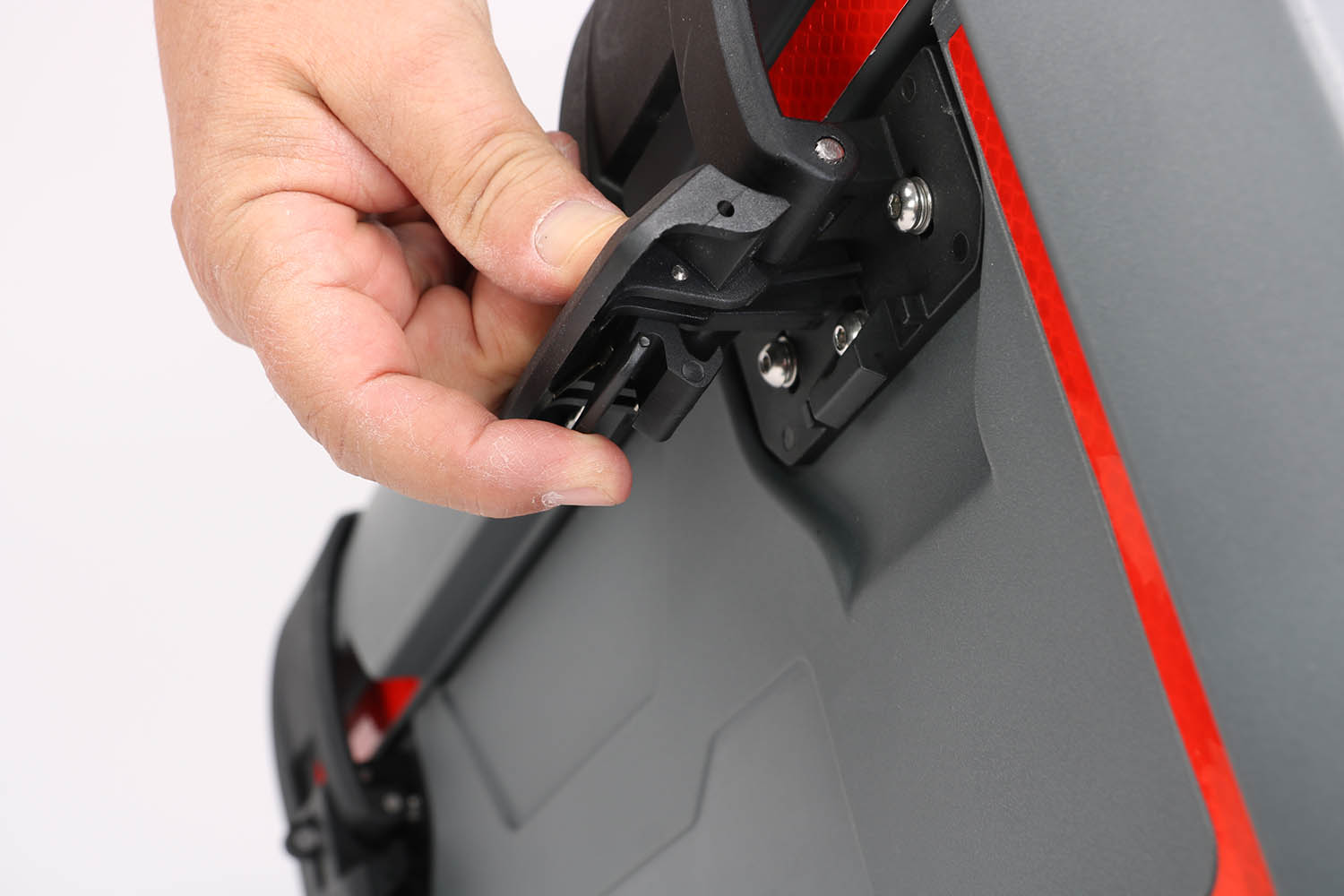 Transportbox, Detailaufnahme Verriegelung