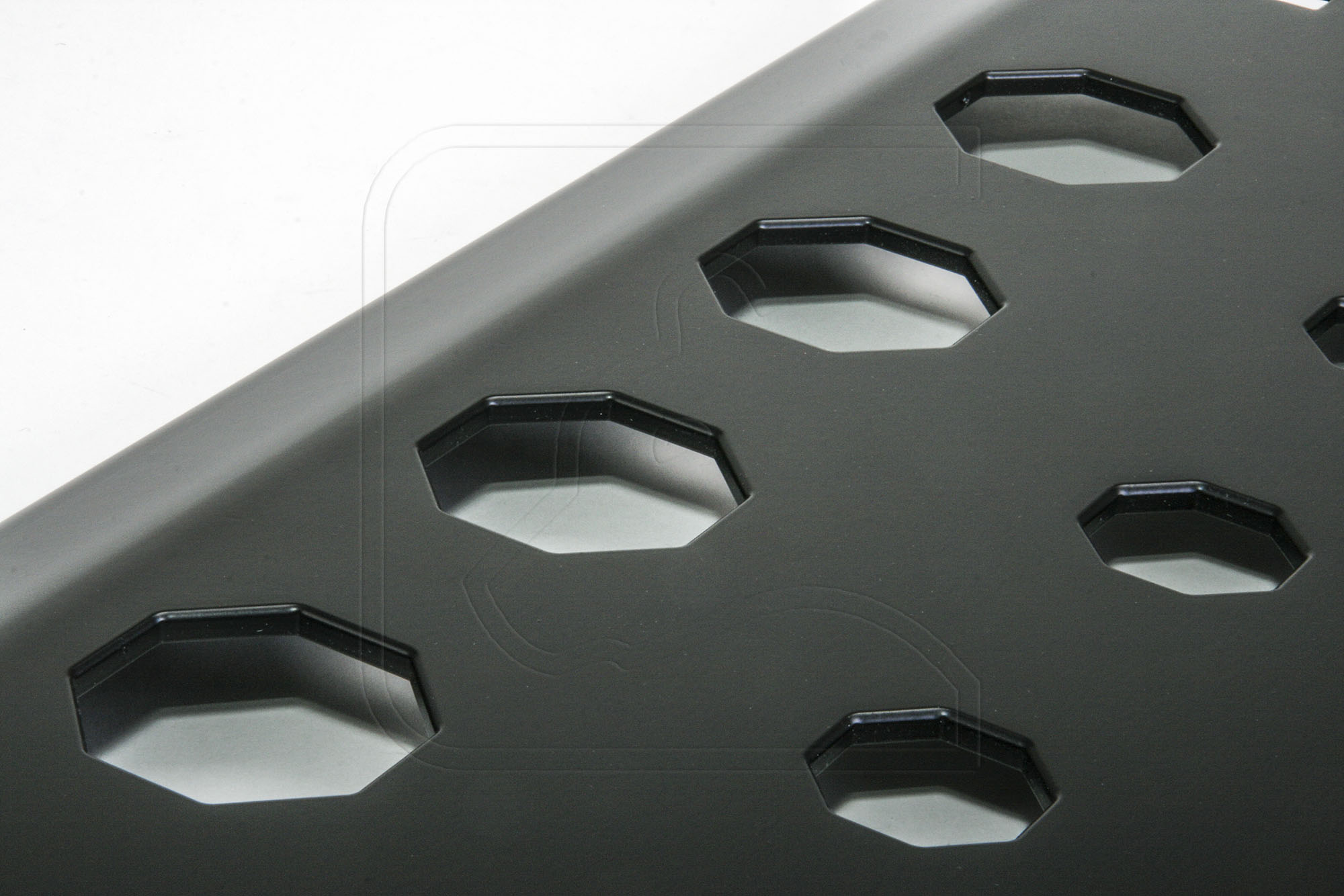 Unterfahrschutz Alu schwarz für Defender, Detailaufnahme