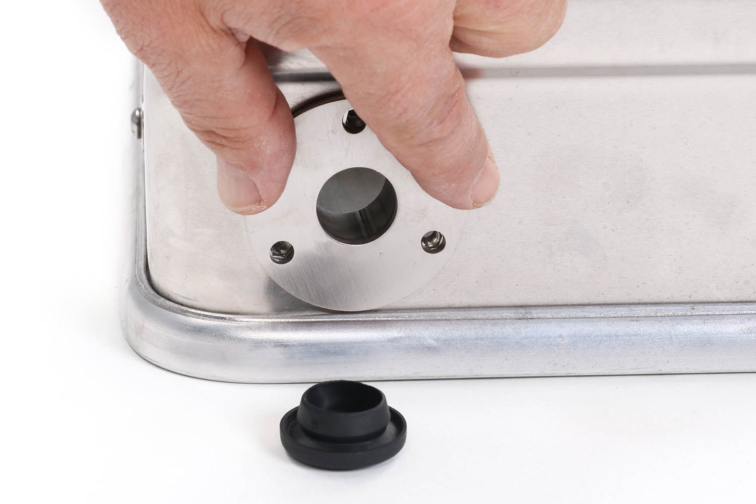 Bordwanddurchführung für Auspuff bzw. Luftansaugung, mit Gummistopfen