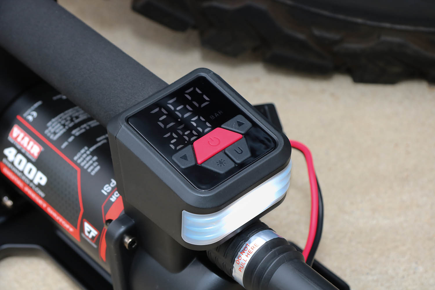 VIAIR 400P EF Digital mobiler Kompressor mit integrierte LED-Arbeitsleuchte