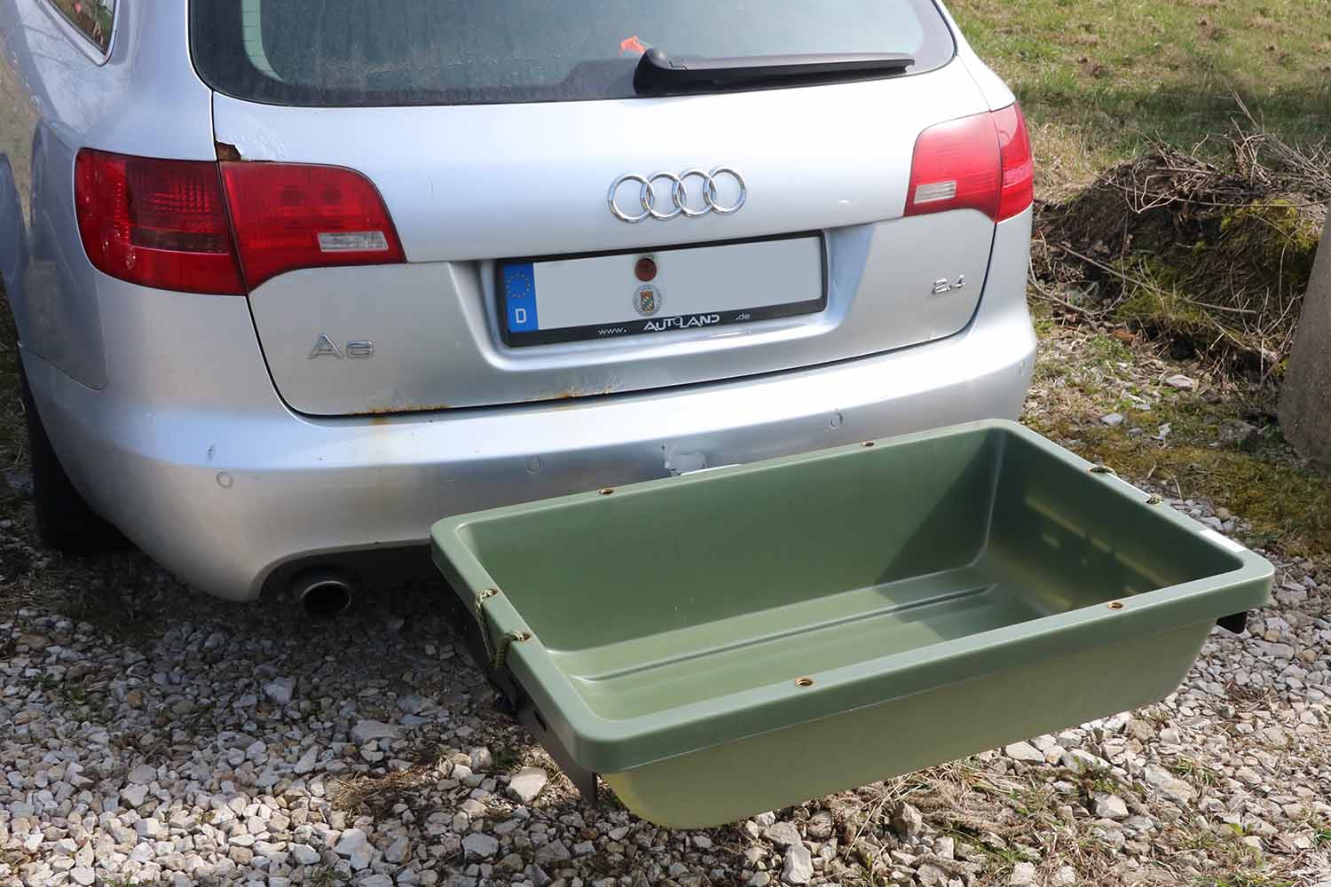 Mounting bracket, including container