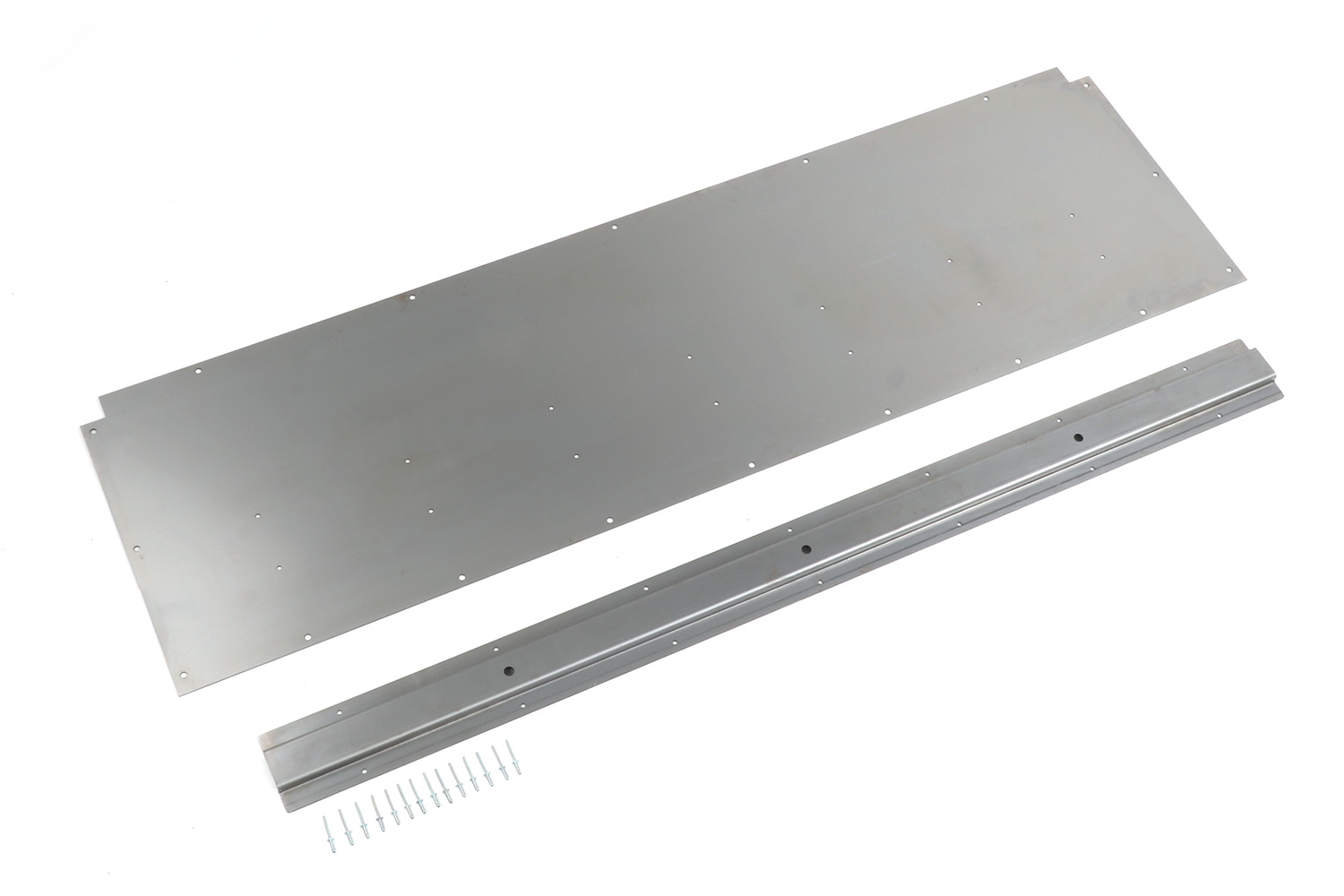 Replacement floor panel for the footwell of the second row of seats on the Defender up to model year 2016 and Series II / III
