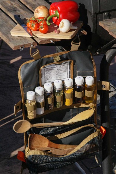 Roll-up bag with 7 spice containers