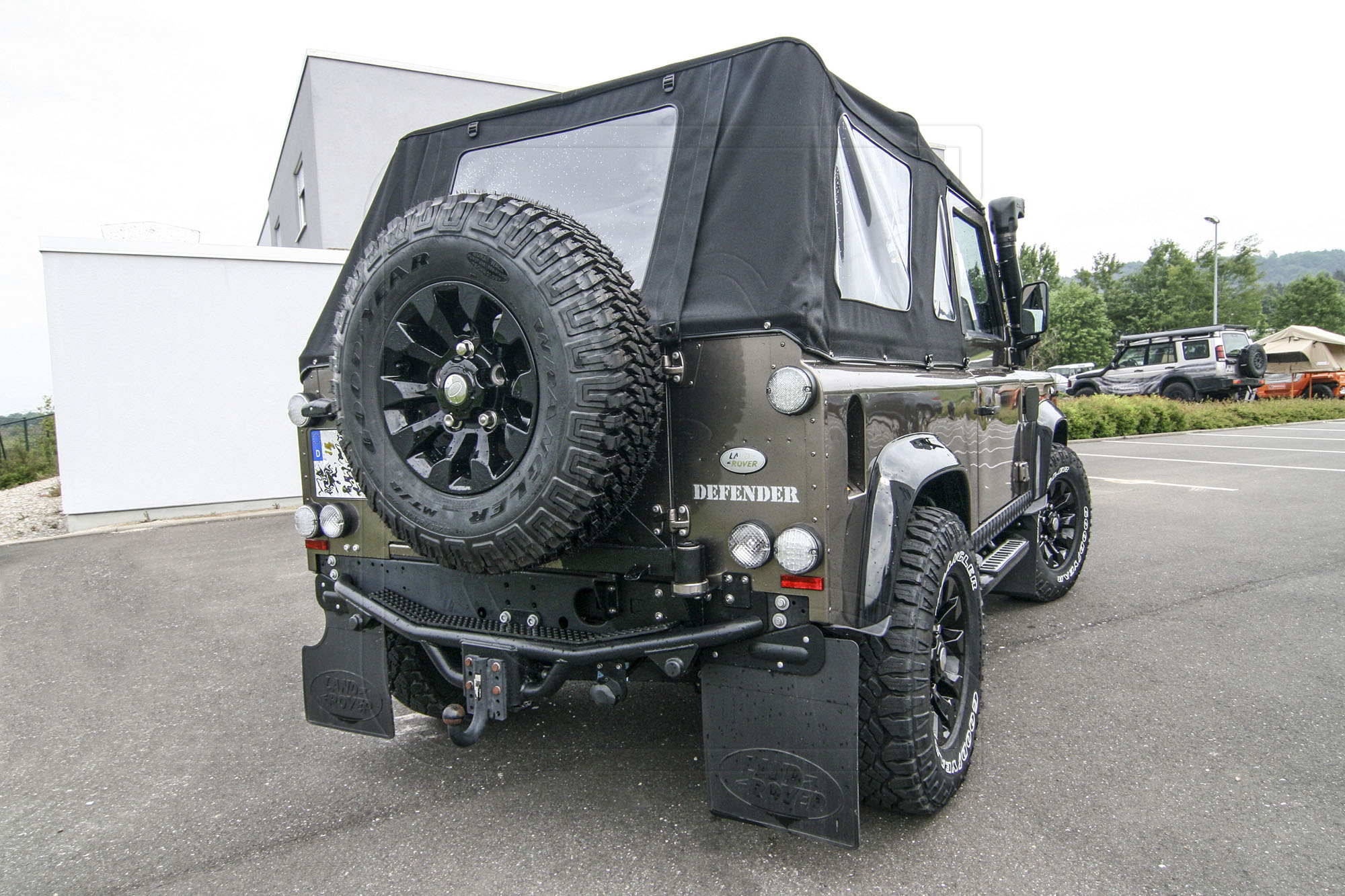 ▷ Rear bumper / tow bar / step Defender 110 - available here! | Nakatanenga  4x4-Equipment for Land Rover, Offroad & Outdoor